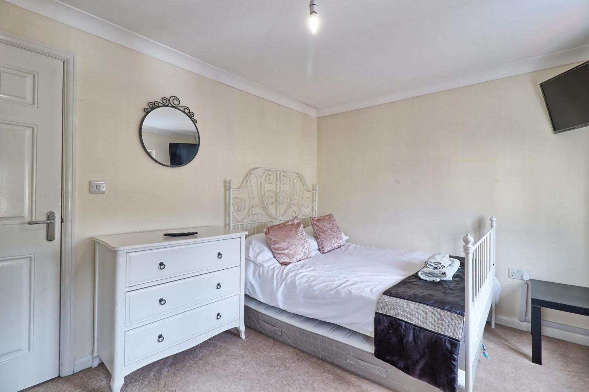 By Buildersbeds - Paignton House 4 Bedrooms Harold Wood Buitenkant foto