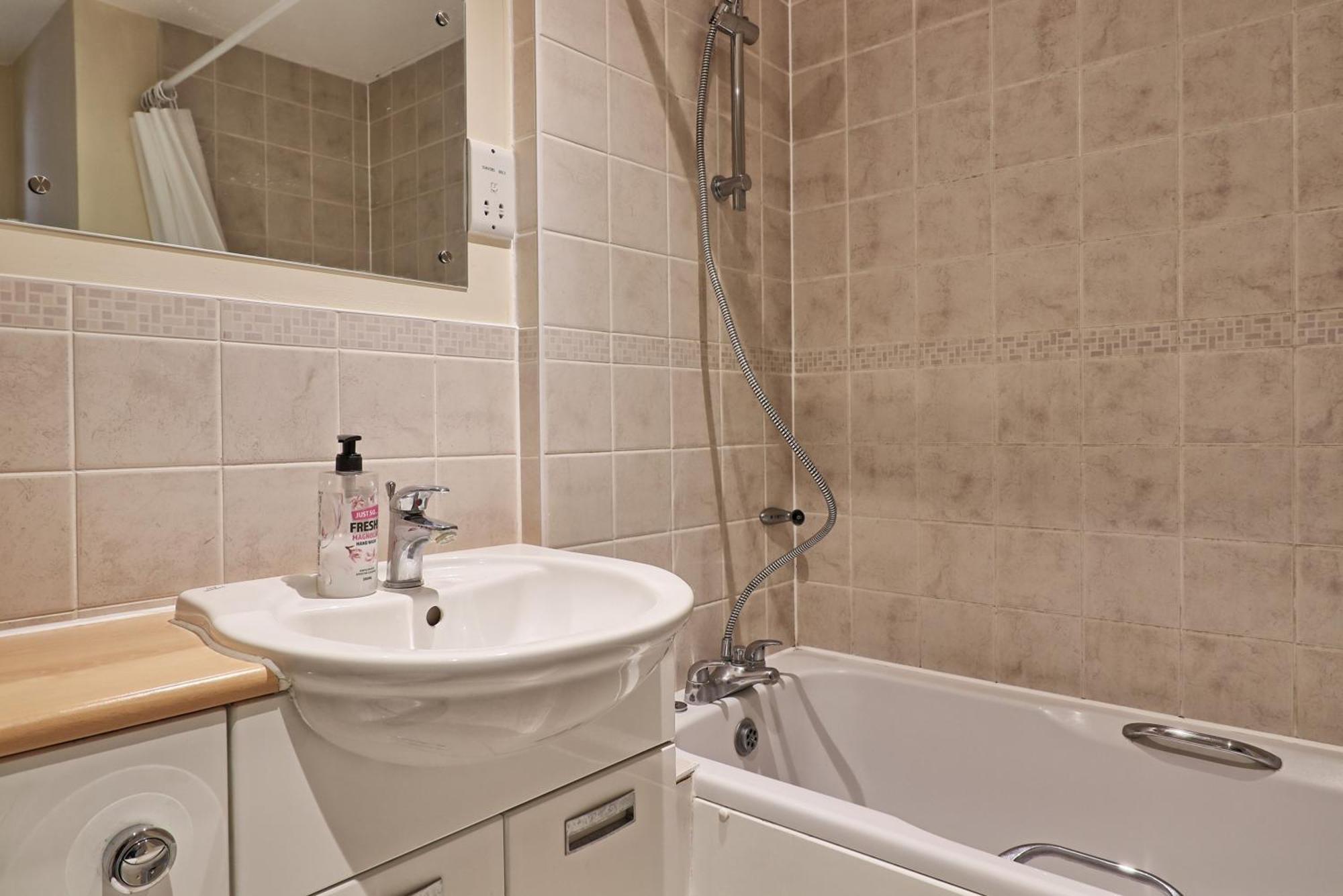 By Buildersbeds - Paignton House 4 Bedrooms Harold Wood Buitenkant foto