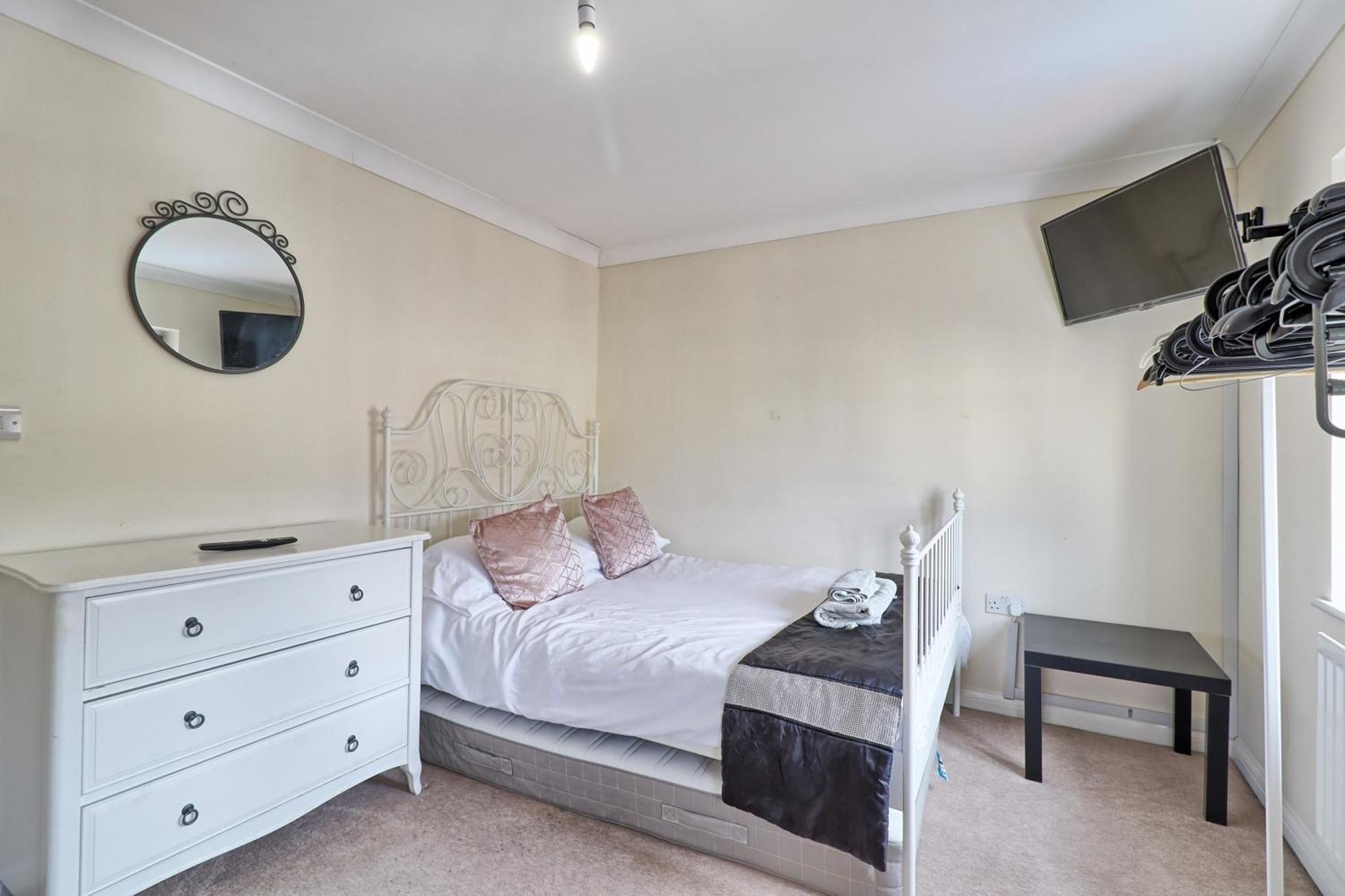 By Buildersbeds - Paignton House 4 Bedrooms Harold Wood Buitenkant foto